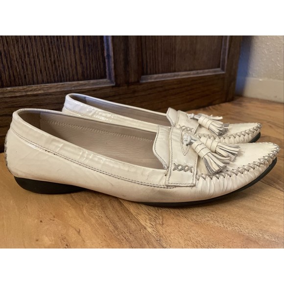 Stuart Weitzman Pointed Toe Tassel Loafer Flats White Womens 9M Patent Leather - Picture 3 of 14